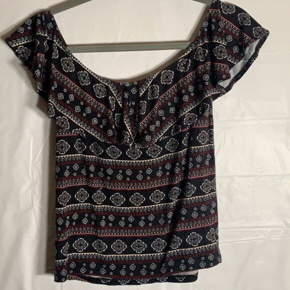 Guess Black Pattern Crop Top - Picture 2 of 3